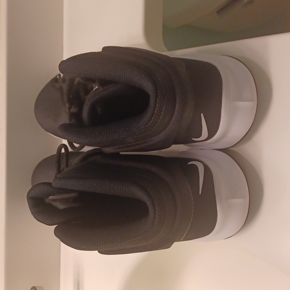 Nike Shoes - Picture 3 of 3